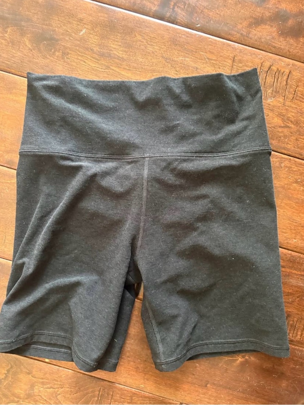 Dark Gray Vuori small High-Rise Black Women’s Performance Shorts